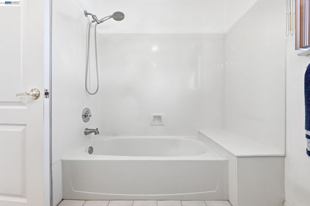 17 Miranda Ct, Alameda, CA 94502