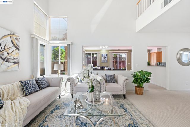 17 Miranda Ct, Alameda, CA 94502