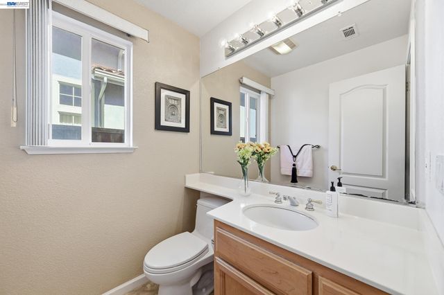 17 Miranda Ct, Alameda, CA 94502