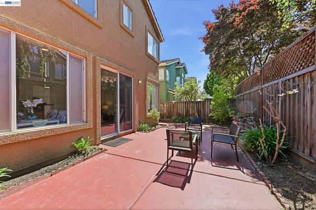 17 Miranda Ct, Alameda, CA 94502