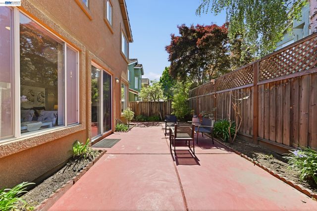 17 Miranda Ct, Alameda, CA 94502