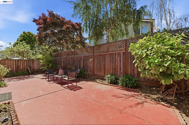 17 Miranda Ct, Alameda, CA 94502