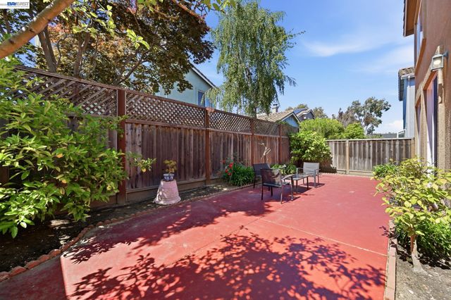 17 Miranda Ct, Alameda, CA 94502