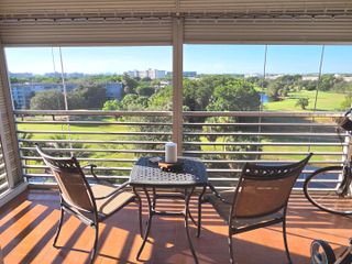 3510 OAKS Way 807, Pompano Beach, FL 33069