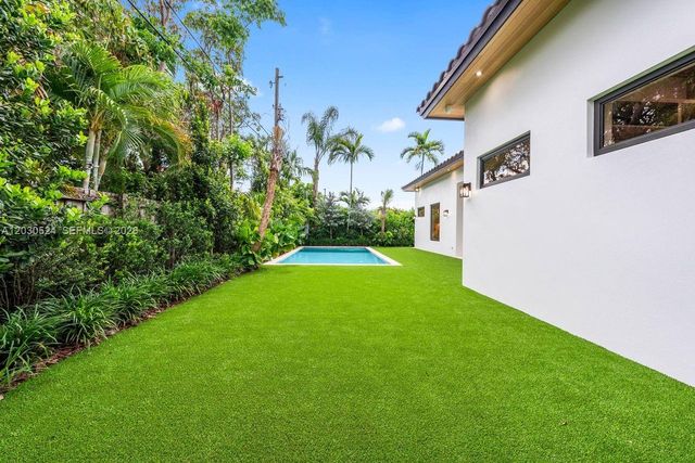 1910 SW 33rd Avenue, Miami, FL 33145