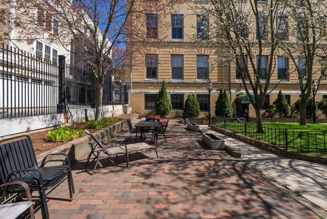 350 W 4th St 204, Boston, MA 02127