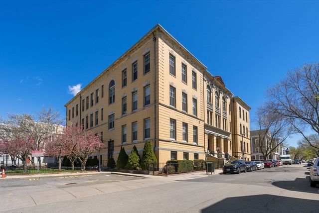 350 W 4th St 204, Boston, MA 02127