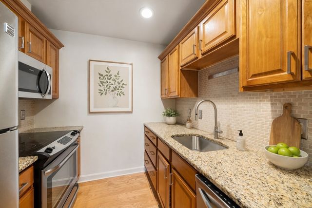 350 W 4th St 204, Boston, MA 02127