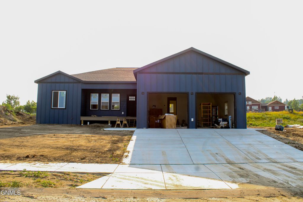 1305 Tara Lane SW, Watford City, ND 58854 photo 1