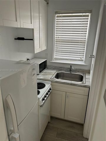 300 Sunset Dr 7, Fort Lauderdale, FL 33301