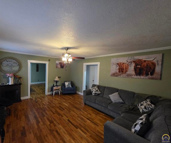 431 SE Baldwin RD, Topeka, KS 66607