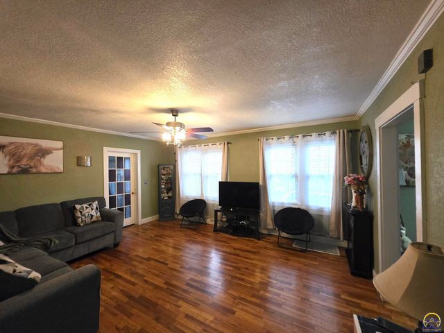 431 SE Baldwin RD, Topeka, KS 66607