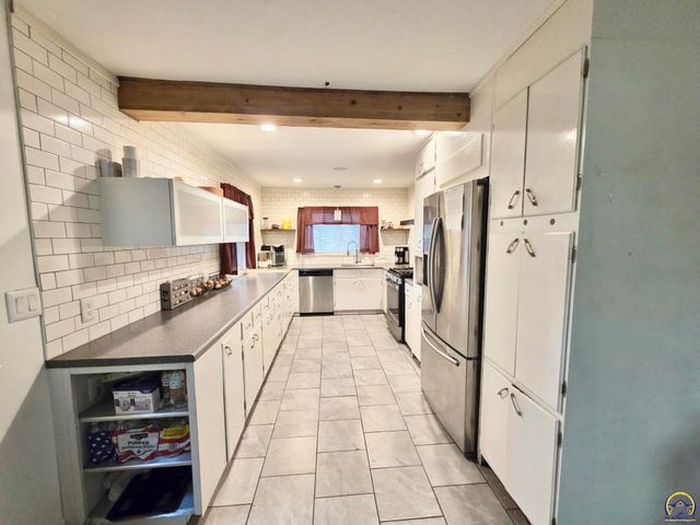 431 SE Baldwin RD, Topeka, KS 66607