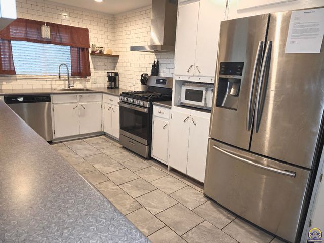 431 SE Baldwin RD, Topeka, KS 66607