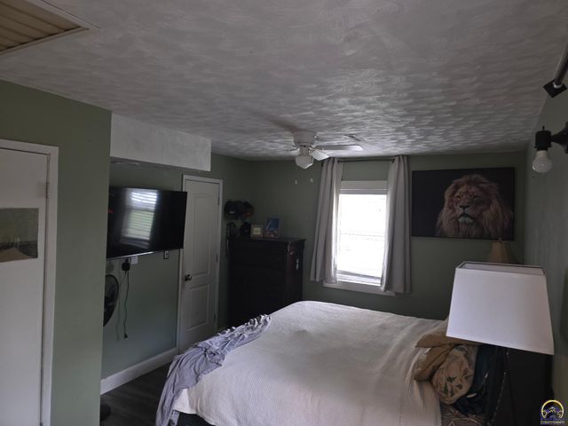 431 SE Baldwin RD, Topeka, KS 66607
