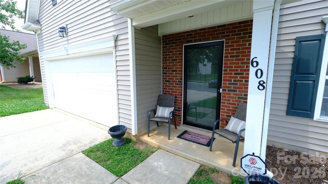 608 Wrayhill Drive, Charlotte, NC 28262
