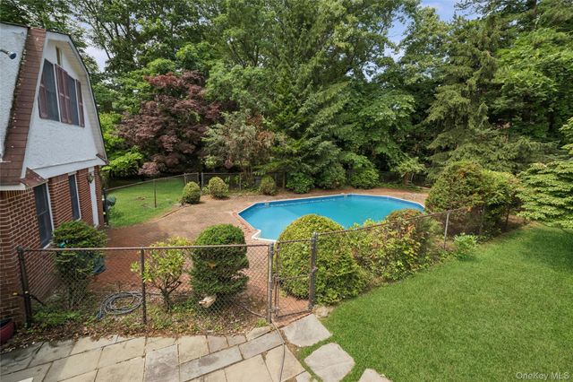 7 Upper Devon Road, Port Jefferson, NY 11777