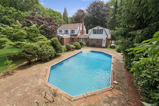 7 Upper Devon Road, Port Jefferson, NY 11777
