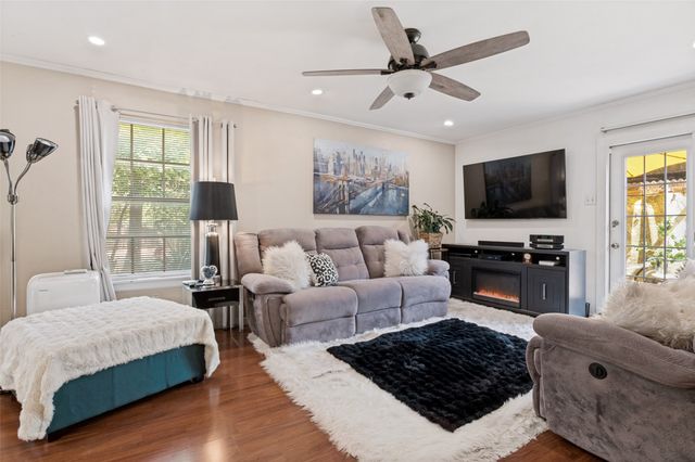 1813 E Grauwyler Road E 142G, Irving, TX 75061