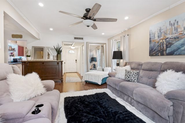 1813 E Grauwyler Road E 142G, Irving, TX 75061