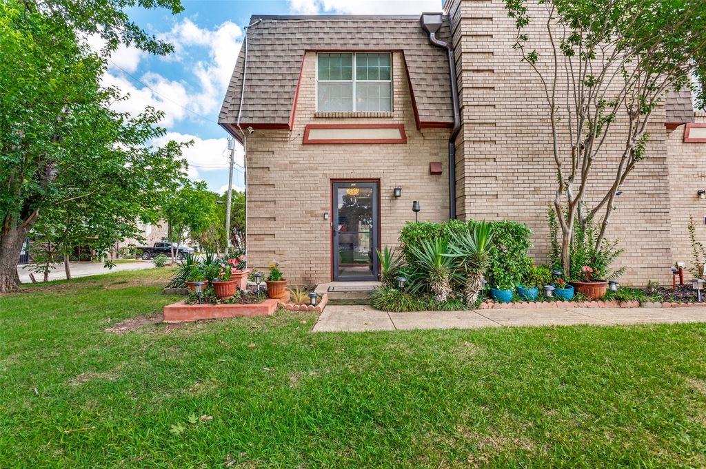 1813 E Grauwyler Road E 142G, Irving, TX 75061