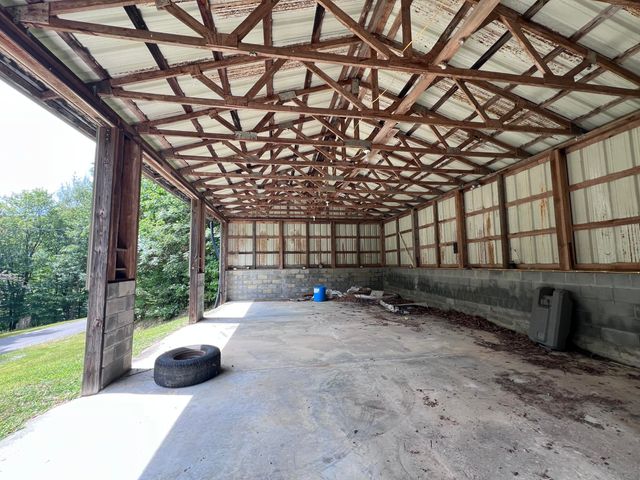 461 Round Ridge Road, Pineville, KY 40977