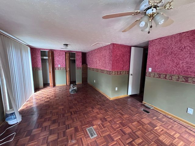 461 Round Ridge Road, Pineville, KY 40977