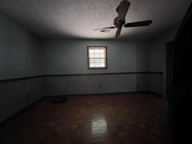 461 Round Ridge Road, Pineville, KY 40977