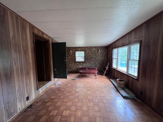 461 Round Ridge Road, Pineville, KY 40977