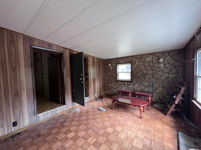 461 Round Ridge Road, Pineville, KY 40977