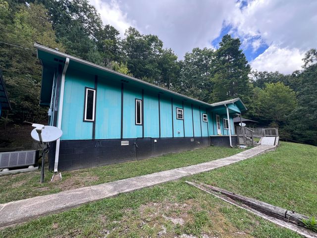 461 Round Ridge Road, Pineville, KY 40977