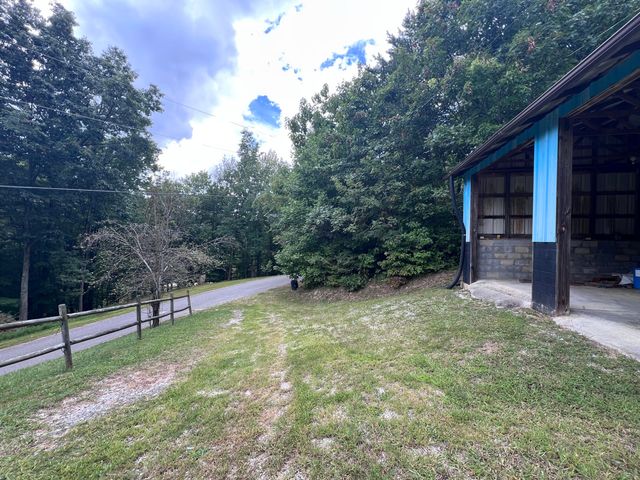 461 Round Ridge Road, Pineville, KY 40977