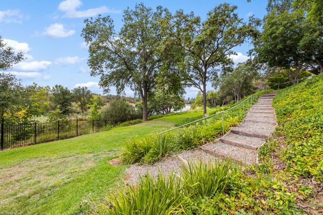 51 Covered Bridge Rd, Carmichael, CA 95608