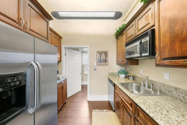 1129 D St, Sacramento, CA 95811