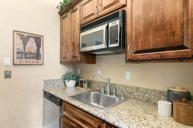 1129 D St, Sacramento, CA 95811