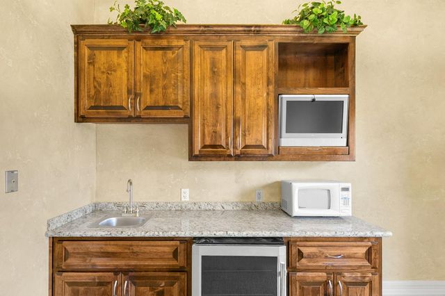 1129 D St, Sacramento, CA 95811