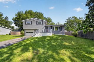 21 Limetree Lane, Clay, NY 13090