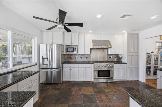 2924 Bridge Creek Street, Las Vegas, NV 89117