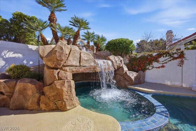 2924 Bridge Creek Street, Las Vegas, NV 89117