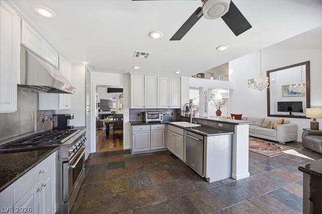 2924 Bridge Creek Street, Las Vegas, NV 89117