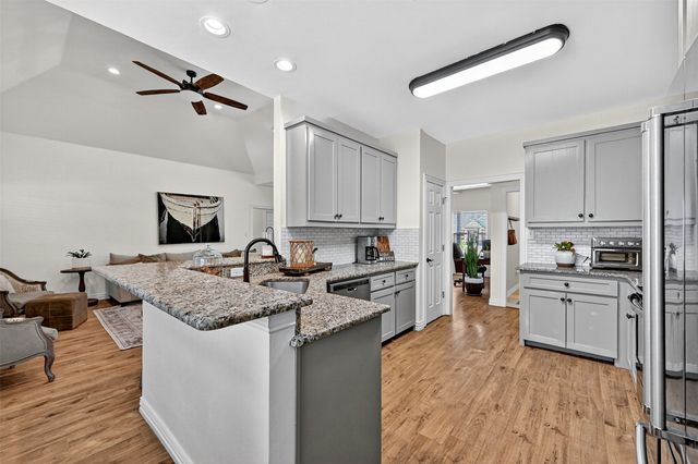 38 Lone Oak Boulevard, Pottsboro, TX 75076