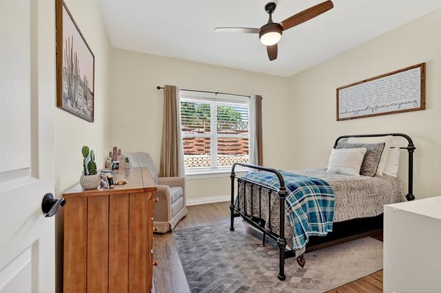 38 Lone Oak Boulevard, Pottsboro, TX 75076