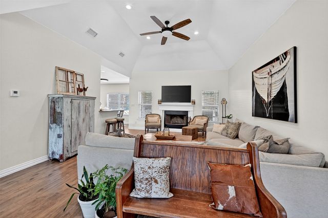 38 Lone Oak Boulevard, Pottsboro, TX 75076