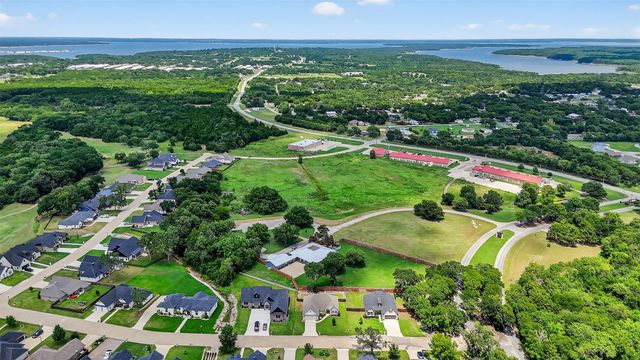 38 Lone Oak Boulevard, Pottsboro, TX 75076