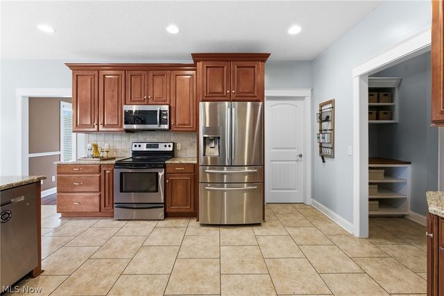 8888 Scotsbury Street NW, Massillon, OH 44646