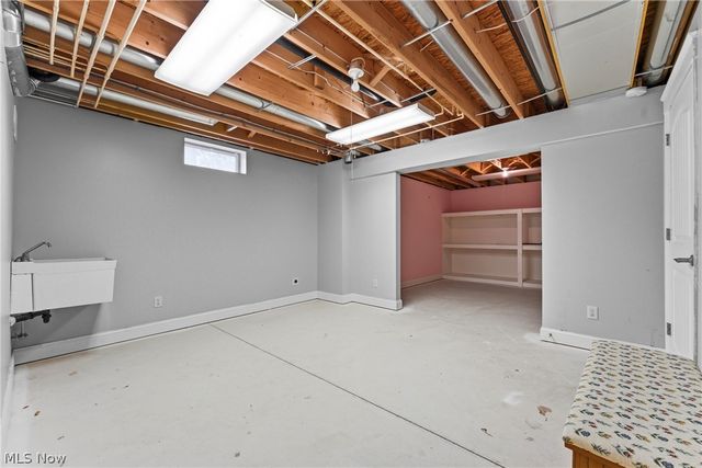 8888 Scotsbury Street NW, Massillon, OH 44646