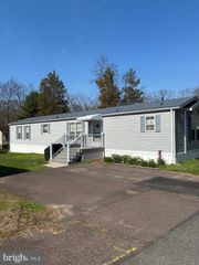 617 WILLOW DR, Green Lane, PA 18054