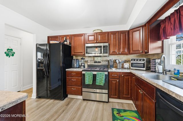 1016 Longboat Avenue, Beachwood, NJ 08722