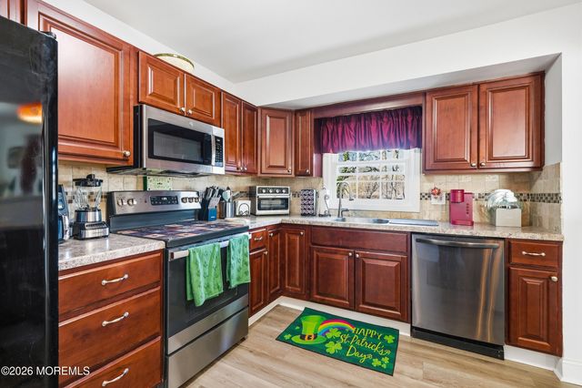 1016 Longboat Avenue, Beachwood, NJ 08722