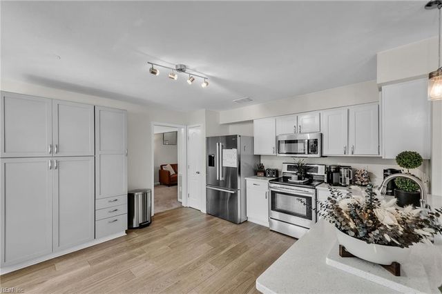 445 Broad Bend CIR, Chesapeake, VA 23320